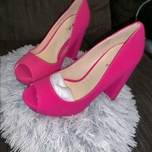 Qupid hot pink peep toe 5” heels